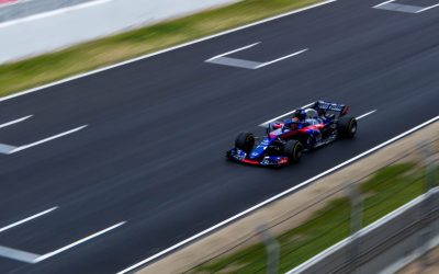 ¿Cómo es el pavimento de un circuito de carreras?