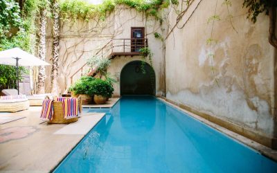 ¿Cuáles son los mejores pavimentos para el entorno de la piscina?
